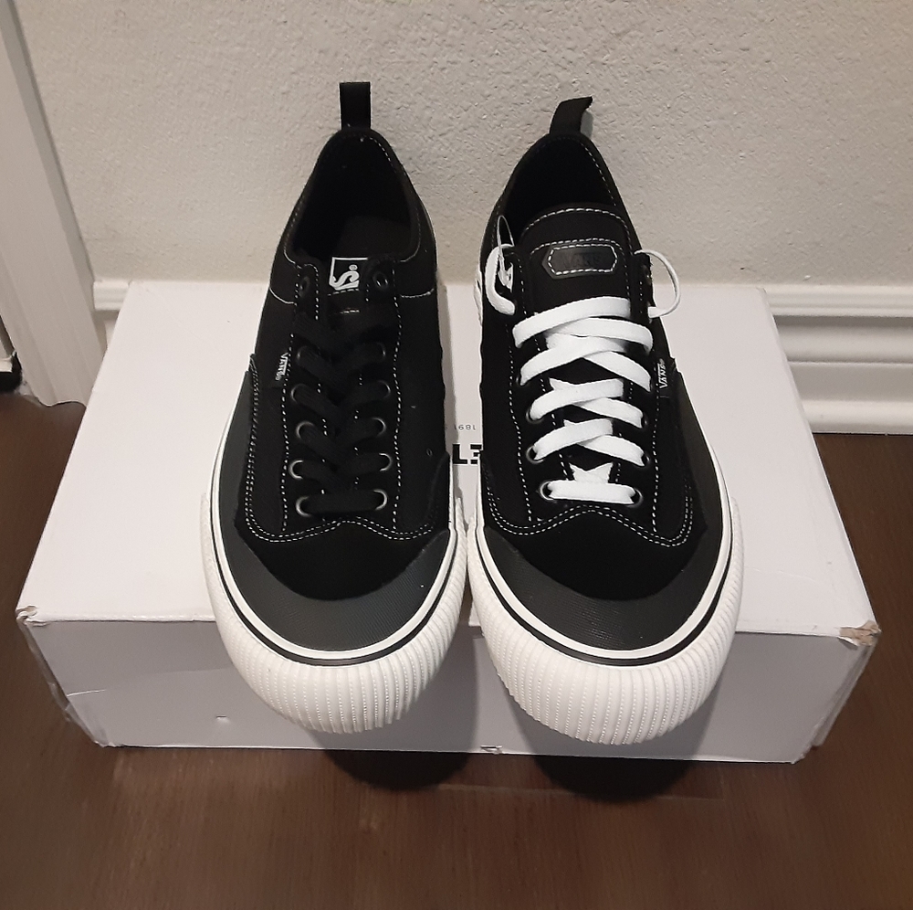 Vans - Picture 4 of 4